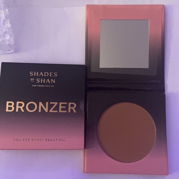 Bronzer - Picture 2 of 3